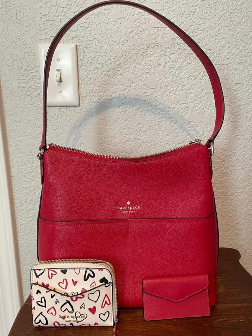 Kate spade RED PEBBLED LEATHER shoulder bag! Small wallet, card case included.